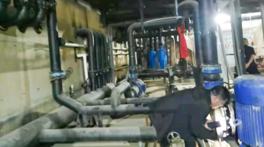 大量違規(guī)地?zé)峋魂P(guān)停，改空氣源熱泵運(yùn)營(yíng)成本僅11.3元/㎡